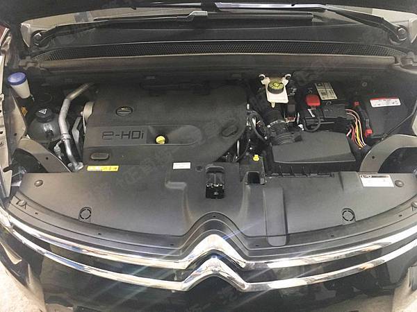 【台北】CITROEN雪鐵龍 Grand C4 Picasso 2.0 BlueHDi 柴油版 2015年 原廠電瓶 德製VARTA華達 AGM 70AH 760A(EN) 更換 汽車電池 德國VARTA華達 德國廠 AGM E39 70AH 760A(EN)