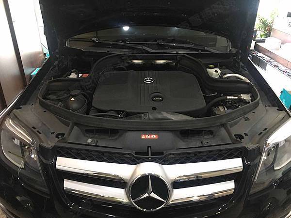 【台北】MERCEDES BENZ賓士 GLK-Class GLK220 CDI 4MATIC 柴油版 X204 2013年 原廠電瓶 德製VARTA華達 AGM 80AH 800A(EN) 更換 汽車電池 德國VARTA華達 德國廠 AGM F21 80AH 800A(EN)