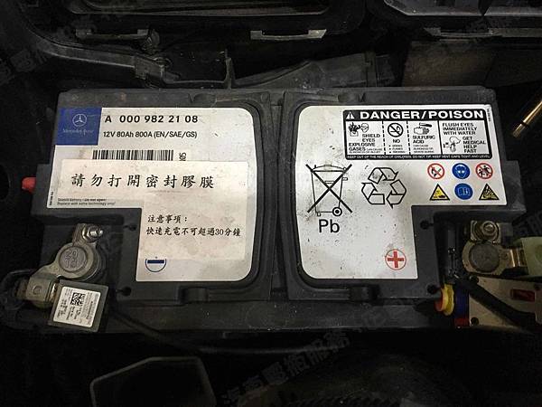 【台北】MERCEDES BENZ賓士 GLK-Class GLK220 CDI 4MATIC 柴油版 X204 2013年 原廠電瓶 德製VARTA華達 AGM 80AH 800A(EN) 更換 汽車電池 德國VARTA華達 德國廠 AGM F21 80AH 800A(EN)