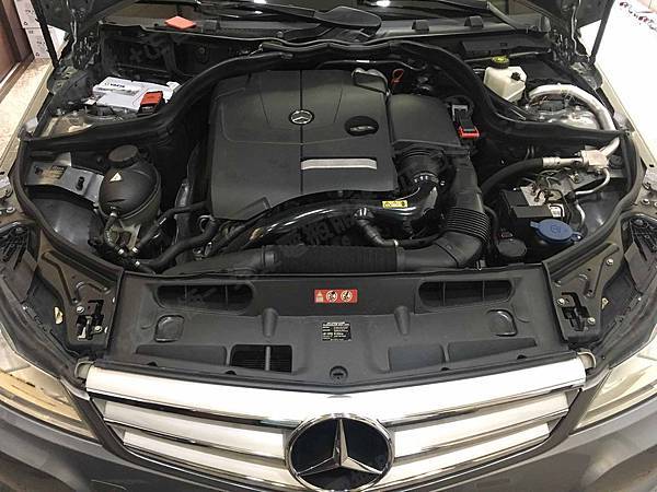 【台北】MERCEDES BENZ賓士 C-Class Estate C180 S204 2013年 原廠電瓶 BENZ AGM 80AH 800A(EN) 更換 汽車電池 德國VARTA華達 韓國廠 AGM LN4 580901080 80AH 800A(EN)