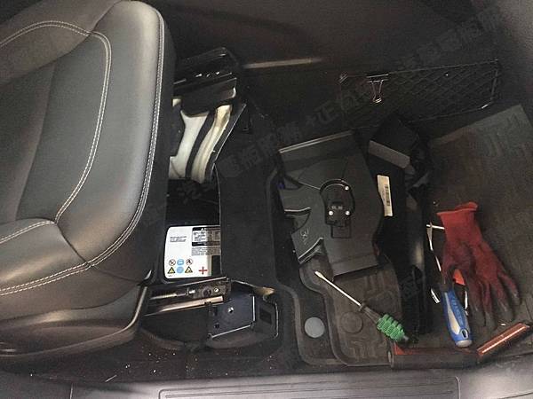 【台北】MERCEDES BENZ賓士 GL-Class GL350 BlueTEC 4MATIC 3.0 柴油版 X166 2014年 原廠電瓶 BENZ AGM 95AH 850A(EN) 更換 汽車電池 德國VARTA華達 德國廠 AGM G14 95AH 850A(EN)