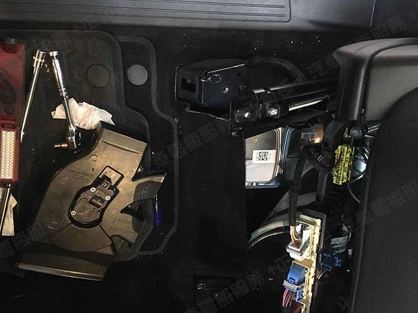 【台北】MERCEDES BENZ賓士 GL-Class GL350 BlueTEC 4MATIC 3.0 柴油版 X166 2014年 原廠電瓶 BENZ AGM 95AH 850A(EN) 更換 汽車電池 德國VARTA華達 德國廠 AGM G14 95AH 850A(EN)