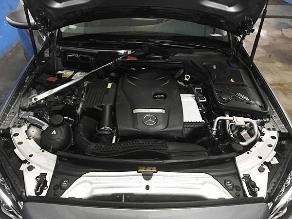 【台北】MERCEDES BENZ賓士 C-Class Estate C250 S205 2015年 原廠電瓶 德製VARTA華達 AGM 70AH 760A(EN) 更換 汽車電池 德國VARTA華達 韓國廠 AGM LN3 570901076 70AH 760A(EN) 【到府更換】