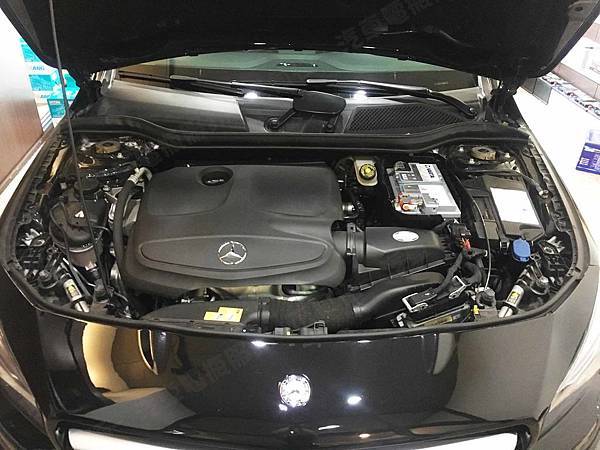 【台北】MERCEDES BENZ賓士 CLA-Class CLA200 AMG C117 2015年 原廠電瓶 德製VARTA華達 AGM 70AH 760A(EN) 更換 汽車電池 德國VARTA華達 德國廠 AGM E39 70AH 760A(EN)