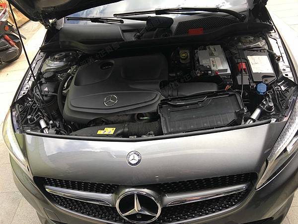 【台北】MERCEDES BENZ賓士 A-Class A180 W176 2016年 原廠電瓶 德製VARTA華達 AGM 70AH 760A(EN) 更換 汽車電池 德國VARTA華達 韓國廠 AGM LN4 580901080 80AH 800A(EN)