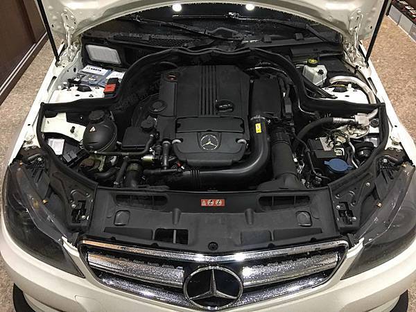 【台北】MERCEDES BENZ賓士 C-Class Sedan C250 AMG W204 2012年 原廠電瓶 德製VARTA華達 AGM 80AH 800A(EN) 更換 汽車電池 德國VARTA華達 德國廠 AGM F21 80AH 800A(EN)
