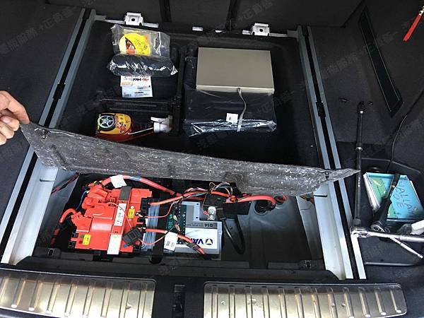 【台北】BMW寶馬 X3 sDrive18d 柴油版 F25 2013年 原廠電瓶 BMW AGM 90AH 900A(EN) 更換 汽車電池 德國VARTA華達 德國廠 AGM G14 95AH 850A(EN)