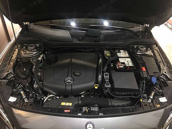 【台北】MERCEDES BENZ賓士 GLA-Class GLA200 CDI 柴油版 X156 2015年 原廠電瓶 德製VARTA華達 AGM 80AH 800A(EN) 更換 汽車電池 法製EXIDE埃克塞德 AGM EK800 80AH 800A(EN)