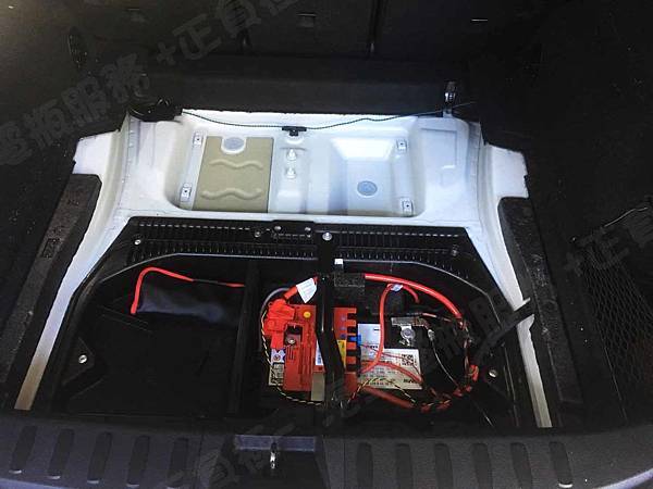 【台北】BMW寶馬 X1 sDrive18i 汽油版 E84 2014年 原廠電瓶 德製VARTA華達 AGM 70AH 760A(EN) 更換 汽車電池 法製EXIDE埃克塞德 AGM EK700 70AH 760A(EN)
