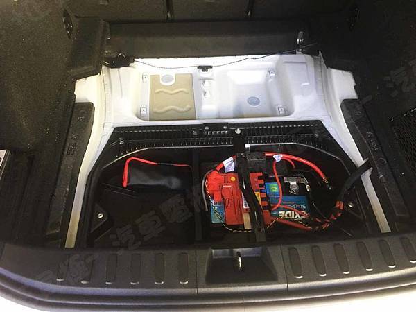 【台北】BMW寶馬 X1 sDrive18i 汽油版 E84 2014年 原廠電瓶 德製VARTA華達 AGM 70AH 760A(EN) 更換 汽車電池 法製EXIDE埃克塞德 AGM EK700 70AH 760A(EN)