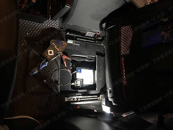 【台北】MERCEDES BENZ賓士 M-Class ML350 BlueTEC 4MATIC W166 2015年 汽車電瓶 原廠 BENZ AGM 95AH 850A(EN) 更換 德國VARTA華達 韓國廠 AGM LN5 595901085 95AH 850A(EN) 【到府安裝】