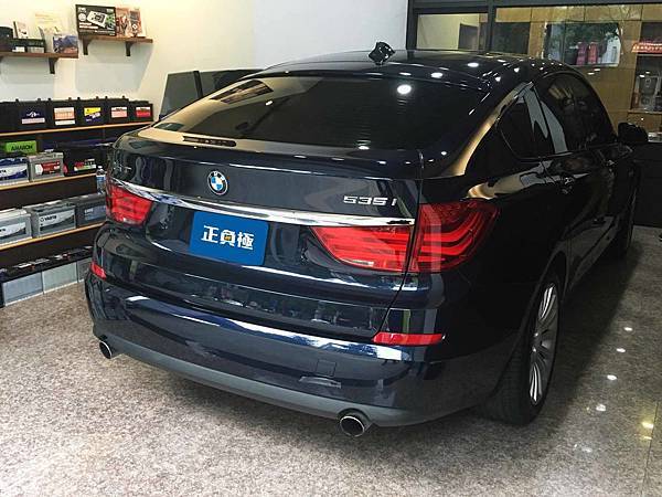【台北】BMW寶馬 5-Series GT 535i 跨界跑旅 F07 2010年 原廠電瓶 德製VARTA華達 AGM 90AH 900A(EN) 更換 汽車電池 法製EXIDE埃克塞德 AGM EK950 95AH 850A(EN)