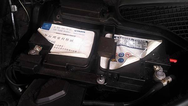 【台北】MERCEDES BENZ賓士 S-Class S63 AMG W221 2008年 原廠電瓶 德製VARTA華達 AGM 95AH 850A(EN) 更換 汽車電池 法製EXIDE埃克塞德 AGM EK950 95AH 850A(EN)