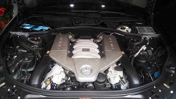 【台北】MERCEDES BENZ賓士 S-Class S63 AMG W221 2008年 原廠電瓶 德製VARTA華達 AGM 95AH 850A(EN) 更換 汽車電池 法製EXIDE埃克塞德 AGM EK950 95AH 850A(EN)