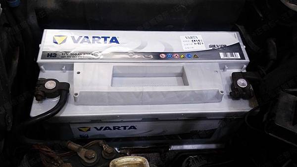 【台北】MERCEDES BENZ賓士 E-Class Sedan E220 W124 1995年 原廠電瓶 BENZ 100AH 760A(EN) 更換 汽車電池 德製VARTA華達 銀合金 H3 100AH 830A(EN)