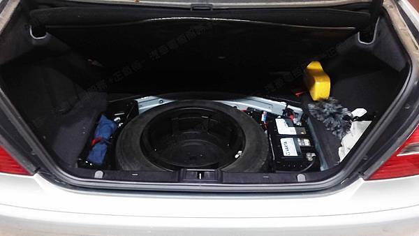 【台北】MERCEDES BENZ賓士 E-Class Sedan E200 K W211 2004年 原廠電瓶 德製VARTA華達 AGM 70AH 760A(EN) 更換 汽車電池 德製VARTA華達 AGM E39 70AH 760A(EN)