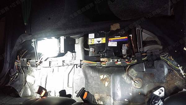 【台北】AUDI奧迪 100 1994年 原車電瓶 Panasonic國際 571L28 71AH 更換 汽車電池 台製GS統力 57114-MFZ 71AH 630A(EN) 【外出更換】