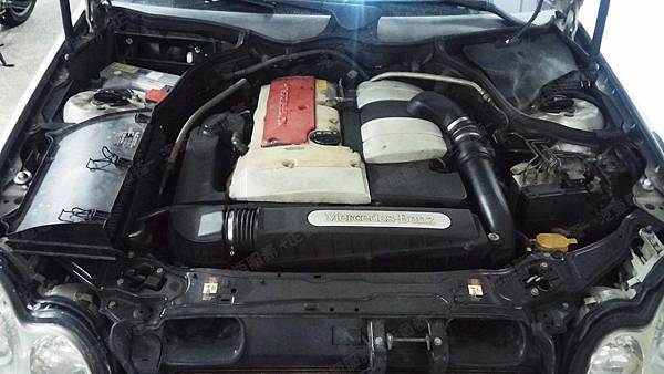 【台北】MERCEDES BENZ賓士 C-Class Sedan C200 K W203 2002年 原車電瓶 德製VARTA華達 銀合金 H3 100AH 830A(EN) 更換 汽車電池 德製VARTA華達 銀合金 H3 100AH 830A(EN) 【外出更換】