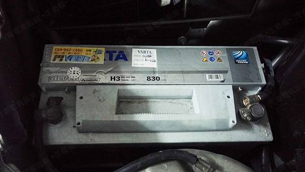 【台北】MERCEDES BENZ賓士 C-Class Sedan C200 K W203 2002年 原車電瓶 德製VARTA華達 銀合金 H3 100AH 830A(EN) 更換 汽車電池 德製VARTA華達 銀合金 H3 100AH 830A(EN) 【外出更換】