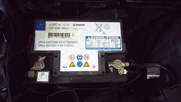 【台北】MERCEDES BENZ賓士 C-Class Estate C200 S204 2011年 原廠電瓶 德製VARTA華達 AGM 60AH 680A(EN) 更換 汽車電池 法製EXIDE埃克塞德 AGM EK600 60AH 680A(EN) 【外出更換】