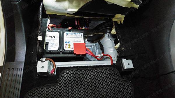 【台北】MERCEDES BENZ賓士 R-Class R500 W251 2008年 原廠電瓶 BENZ AGM 70AH 760A(EN) 更換 汽車電池 法製EXIDE埃克塞德 AGM EK700 70AH 760A(EN)