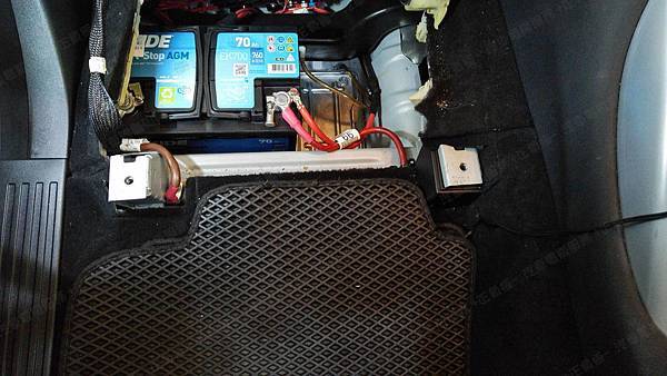 【台北】MERCEDES BENZ賓士 R-Class R500 W251 2008年 原廠電瓶 BENZ AGM 70AH 760A(EN) 更換 汽車電池 法製EXIDE埃克塞德 AGM EK700 70AH 760A(EN)