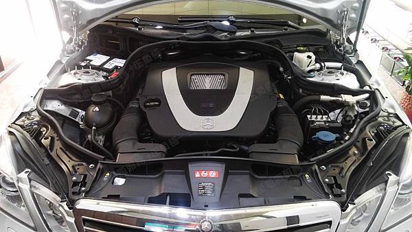 【台北】MERCEDES BENZ賓士 E-Class Sedan E300 W212 2011年 原廠電瓶 德製VARTA華達 AGM 70AH 760A(EN) 更換 汽車電池 法製EXIDE埃克塞德 AGM EK700 70AH 760A(EN)