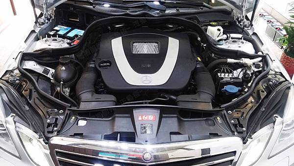 【台北】MERCEDES BENZ賓士 E-Class Sedan E300 W212 2011年 原廠電瓶 德製VARTA華達 AGM 70AH 760A(EN) 更換 汽車電池 法製EXIDE埃克塞德 AGM EK700 70AH 760A(EN)