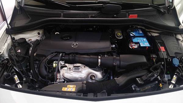 【台北】MERCEDES BENZ賓士 B-Class B180 W246 2013年 原廠電瓶 BENZ AGM 80AH 800A(EN) 更換 汽車電池 法製EXIDE埃克塞德 AGM EK800 80AH 800A(EN)