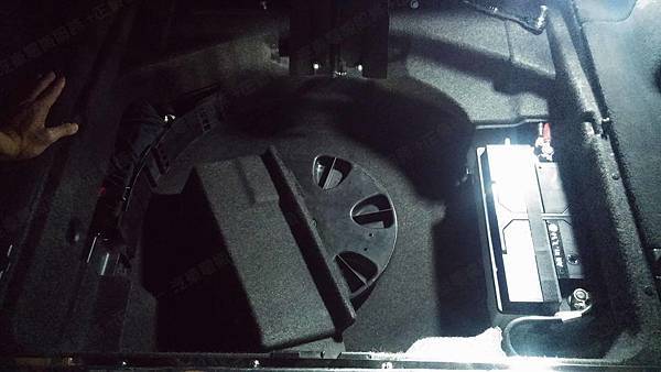 【台北】MERCEDES BENZ賓士 E-Class Estate E320 BRABUS S211 2003年 原車電瓶 韓製BOSCH博世 S5 DIN100 100AH 760A(EN) 更換 汽車電池 德國VARTA華達 德國廠 銀合金 H3 100AH 830A(EN) 【外出更換】