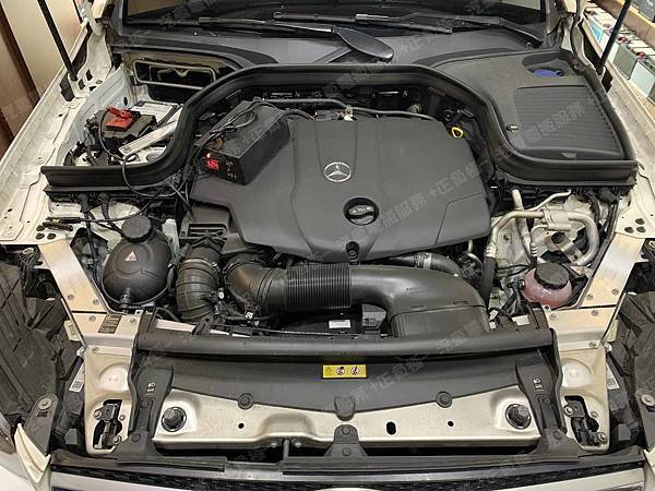 【台北】MERCEDES BENZ賓士 GLC-Class GLC220d 4MATIC 柴油版 X253 2016年 原廠電瓶 德製VARTA華達 AGM 80AH 800A(EN) 更換 汽車電池 德國VARTA華達 德國廠 AGM F21 80AH 800A(EN)