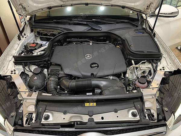 【台北】MERCEDES BENZ賓士 GLC-Class GLC220d 4MATIC 柴油版 X253 2016年 原廠電瓶 德製VARTA華達 AGM 80AH 800A(EN) 更換 汽車電池 德國VARTA華達 德國廠 AGM F21 80AH 800A(EN)