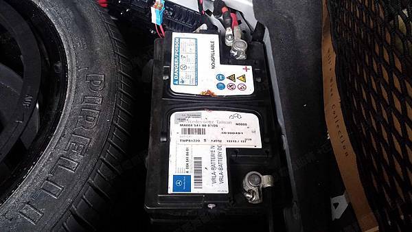 【台北】MERCEDES BENZ賓士 CLS-Class CLS350 W219 2005年 原廠電瓶 BENZ AGM 70AH 760A(EN) 更換 汽車電池 法製EXIDE埃克塞德 AGM EK700 70AH 760A(EN)