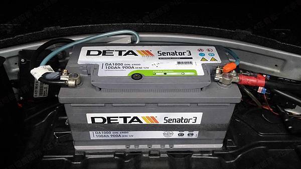 【台北】MERCEDES BENZ賓士 E-Class Sedan E240 W211 2003年 原車電瓶 DETA德大 DA1000 100AH 900A(EN) 更換 汽車電池 法製EXIDE埃克塞德 碳合金 EA1000 100AH 900A(EN)