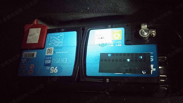 【台北】MERCEDES BENZ賓士 S-Class S320 W220 2000年 原廠電瓶 BENZ AGM 95AH 850A(EN) 更換 汽車電池 法製EXIDE埃克塞德 AGM EK950 95AH 850A(EN) 【外出更換】