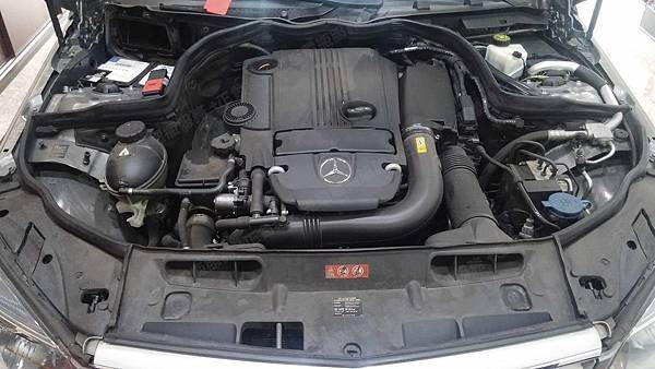 【台北】MERCEDES BENZ賓士 C-Class Sedan C200 CGI W204 2010年 汽車電瓶 原廠 德製VARTA華達 AGM 80AH 800A(EN) 更換 法製EXIDE埃克塞德 AGM EK800 80AH 800A(EN)