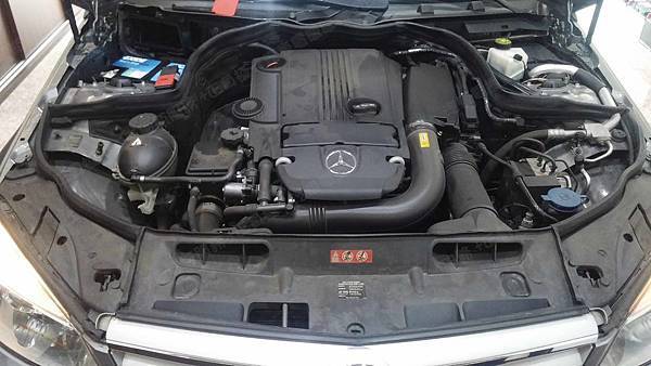 【台北】MERCEDES BENZ賓士 C-Class Sedan C200 CGI W204 2010年 汽車電瓶 原廠 德製VARTA華達 AGM 80AH 800A(EN) 更換 法製EXIDE埃克塞德 AGM EK800 80AH 800A(EN)