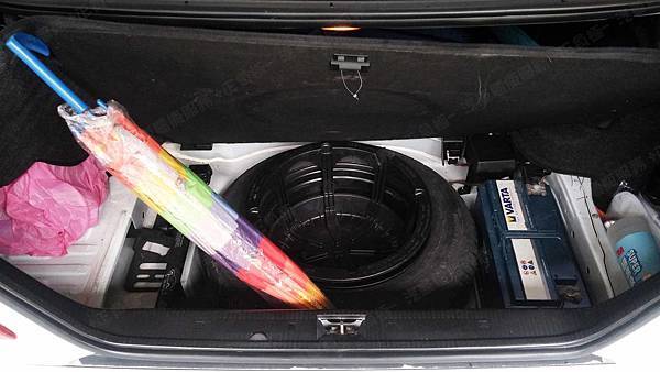 【台北】MERCEDES BENZ賓士 C-Class Sedan C200 K W202 1999年 原車電瓶 德製VARTA華達 銀合金 H3 100AH 800A(EN) 更換 汽車電池 法製EXIDE埃克塞德 碳合金 EA1000 100AH 900A(EN)