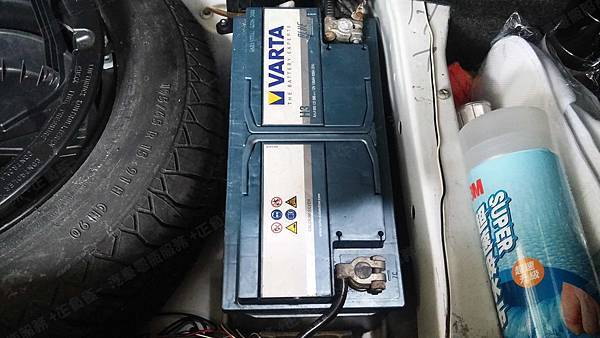 【台北】MERCEDES BENZ賓士 C-Class Sedan C200 K W202 1999年 原車電瓶 德製VARTA華達 銀合金 H3 100AH 800A(EN) 更換 汽車電池 法製EXIDE埃克塞德 碳合金 EA1000 100AH 900A(EN)