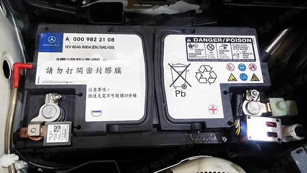 【台北】MERCEDES BENZ賓士 C-Class Sedan C200 BlueEFFICIENCY W204 2012年 汽車電瓶 原廠 BENZ AGM 80AH 800A(EN) 更換 法製EXIDE埃克塞德 AGM EK800 80AH 800A(EN)