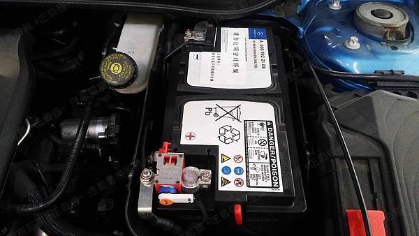 【台北】MERCEDES BENZ賓士 A-Class A180 W176 2013年 汽車電瓶 原廠 BENZ AGM 80AH 800A(EN) 更換 法製EXIDE埃克塞德 AGM EK800 80AH 800A(EN)