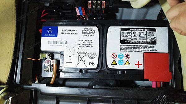 【台北】MERCEDES BENZ賓士 M-Class ML350 W164 2008年 汽車電瓶 原廠 BENZ AGM 95AH 850A(EN) 更換 法製EXIDE埃克塞德 AGM EK950 95AH 850A(EN) 【到府安裝】