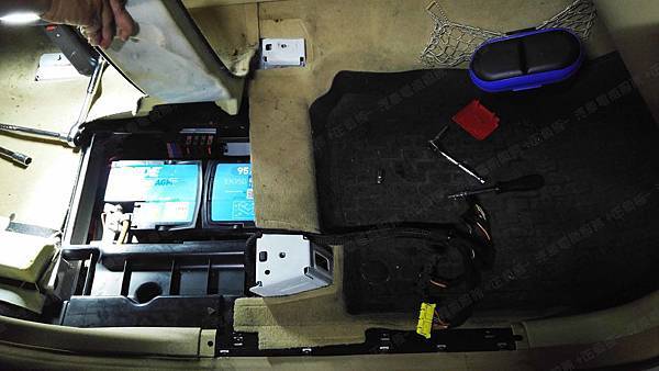 【台北】MERCEDES BENZ賓士 M-Class ML350 W164 2008年 汽車電瓶 原廠 BENZ AGM 95AH 850A(EN) 更換 法製EXIDE埃克塞德 AGM EK950 95AH 850A(EN) 【到府安裝】