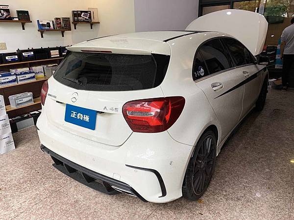 台北 Mercedes Benz賓士a Class 5 Amg 4matic W176 16年原廠電瓶德製varta華達agm 80ah 800a En 更換汽車電池德國varta華達韓國廠 台北 Mercedes Benz賓士a Class 5 Amg 4matic W176 16年原廠電瓶德製varta華達agm 80ah 800a En 更換汽車電池德國varta華達韓國廠