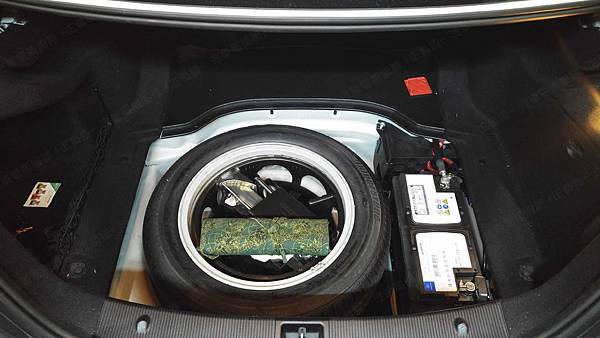 【台北】MERCEDES BENZ賓士 C-Class Sedan C220 CDI 柴油版 W204 2008年 汽車電瓶 原廠 德製VARTA華達 AGM 95AH 850A(EN) 更換 法製EXIDE埃克塞德 AGM EK950 95AH 850A(EN)