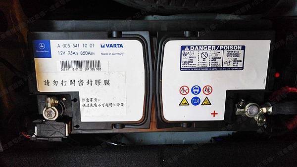 【台北】MERCEDES BENZ賓士 C-Class Sedan C220 CDI 柴油版 W204 2008年 汽車電瓶 原廠 德製VARTA華達 AGM 95AH 850A(EN) 更換 法製EXIDE埃克塞德 AGM EK950 95AH 850A(EN)