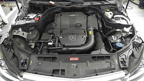 【台北】MERCEDES BENZ賓士 C-Class Sedan C200 W204 2012年 汽車電瓶 原廠 BENZ AGM 80AH 800A(EN) 更換 法製EXIDE埃克塞德 AGM 80AH 800A(EN) 【到府更換】