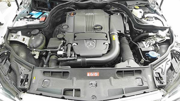 【台北】MERCEDES BENZ賓士 C-Class Sedan C200 W204 2012年 汽車電瓶 原廠 BENZ AGM 80AH 800A(EN) 更換 法製EXIDE埃克塞德 AGM 80AH 800A(EN) 【到府更換】