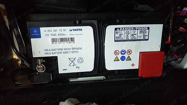 【台北】MERCEDES BENZ賓士 CLS-Class CLS63 AMG W219 2007年 汽車電瓶 原廠 德製VARTA華達 AGM 95AH 850A(EN) 更換 法製EXIDE埃克塞德 AGM EK950 95AH 850A(EN)