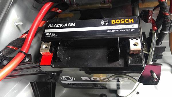 【台北】MERCEDES BENZ賓士 E-Class Sedan E200 AMG W212 2014年 Auxiliary battery輔助小電池 原廠 泰製3K BATTERY AGM 12AH 200A(EN) 更換 日製BOSCH博世 AGM BLA-12 12AH 170A(EN) 有排氣孔設計